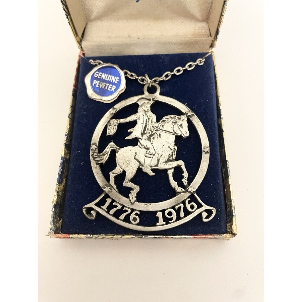Vintage Spirit Of 76 Genuine Pewter Pendant Chain With Original Compact Case